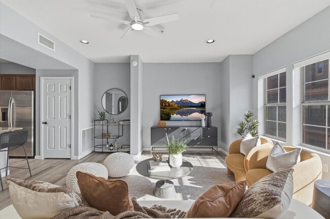 3935 E Rough Rider Rd in Phoenix, AZ - Foto de edificio - Building Photo