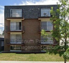 923-923 3 Ave NW in Calgary, AB - Building Photo
