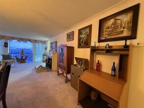 7400 Sun Island Dr S in South Pasadena, FL - Building Photo - Building Photo