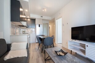665 Rue Versailles, Unit SI ID1261817P in Montréal, QC - Building Photo