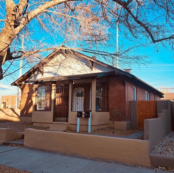 312 Arno St NE in Albuquerque, NM - Building Photo