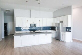 2531 E Broadway Rd in Phoenix, AZ - Building Photo - Building Photo