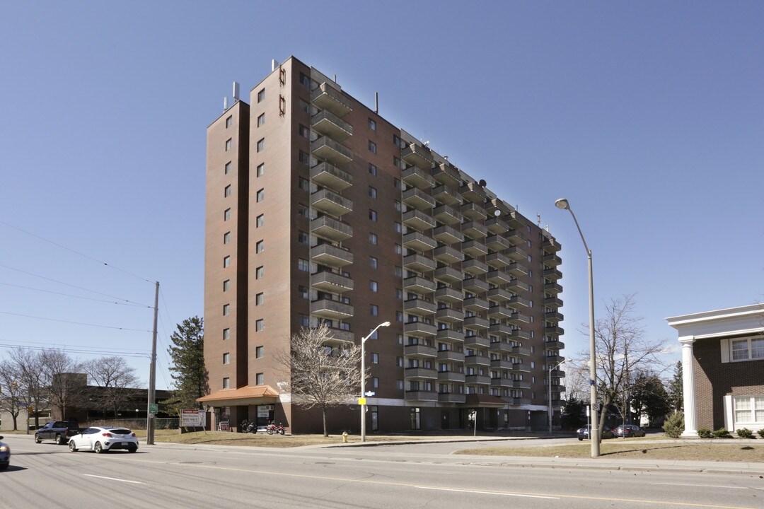 Walkley Square in Ottawa, ON - Building Photo