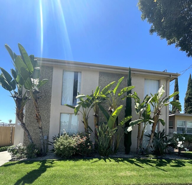 property at 2615 Pasadena Ave