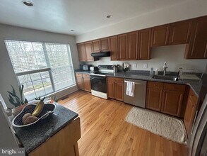 5833 Pin Oak Commons Ct in Burke, VA - Building Photo - Building Photo