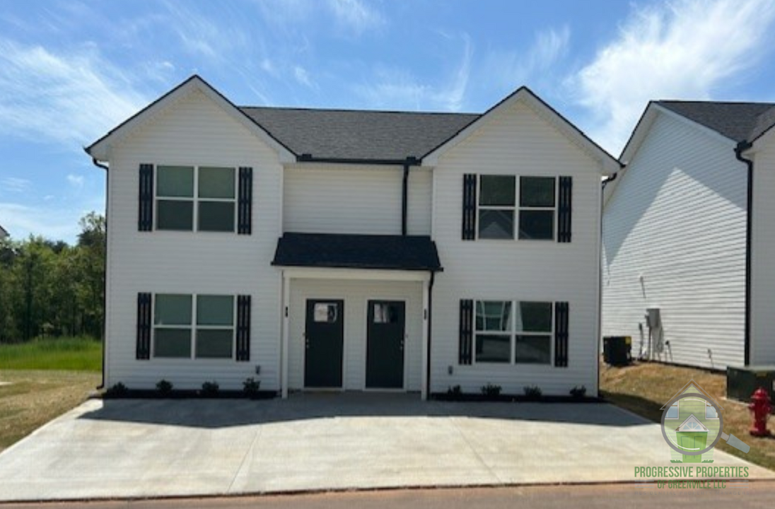 31 Wofford Rd in Taylors, SC - Building Photo