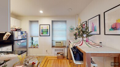 30 Charlton St in New York, NY - Building Photo - Building Photo