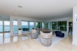 891 N Venetian Dr in Miami Beach, FL - Foto de edificio - Building Photo