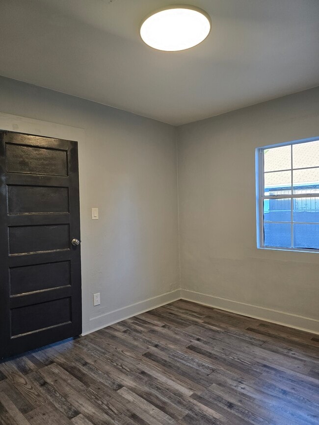 838 E 76th St in Los Angeles, CA - Foto de edificio - Building Photo