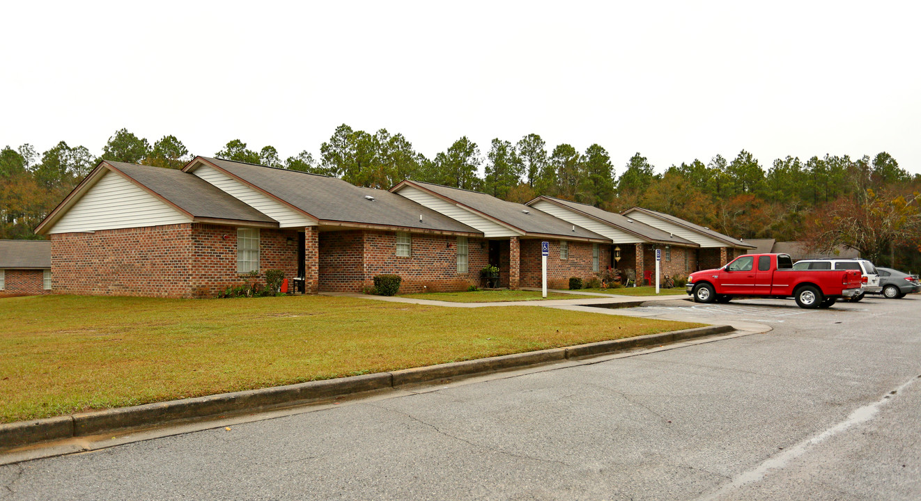 Vanguard Village Apartments in Gretna, FL - Building Photo