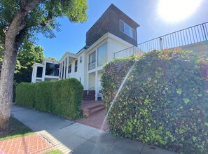 491 S Roxbury Dr in Beverly Hills, CA - Building Photo - Building Photo