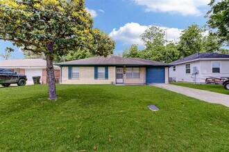 5907 Nelwyn St in Houston, TX - Building Photo - Building Photo