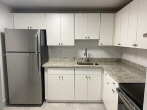 5112 NW 79th Ave in Doral, FL - Building Photo - Building Photo