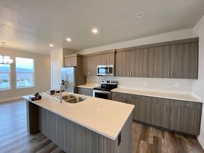 438 N Stone Mountain Dr in Saint George, UT - Building Photo - Building Photo