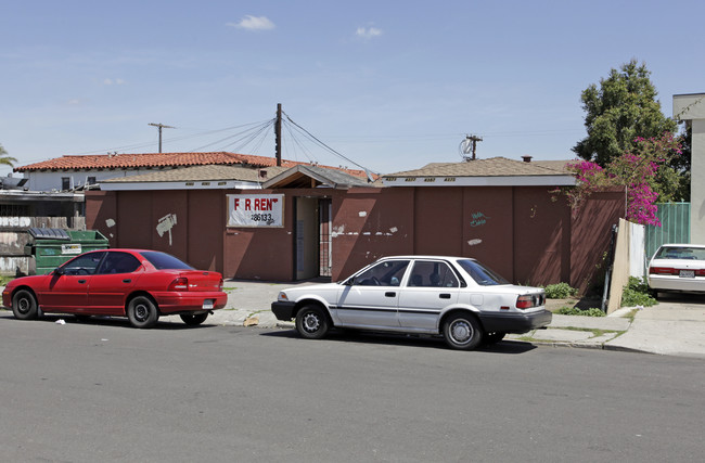 4373-4387 51st St in San Diego, CA - Foto de edificio - Building Photo