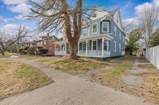258 Douglas Ave in Portsmouth, VA - Foto de edificio - Building Photo