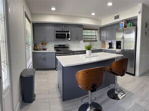 1663 Birchcrest Blvd in Port Charlotte, FL - Foto de edificio - Building Photo