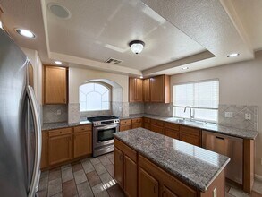 10731 Shasta Glow Ct in Henderson, NV - Building Photo - Building Photo
