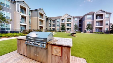 24002 Colonial Pkwy in Katy, TX - Foto de edificio - Building Photo