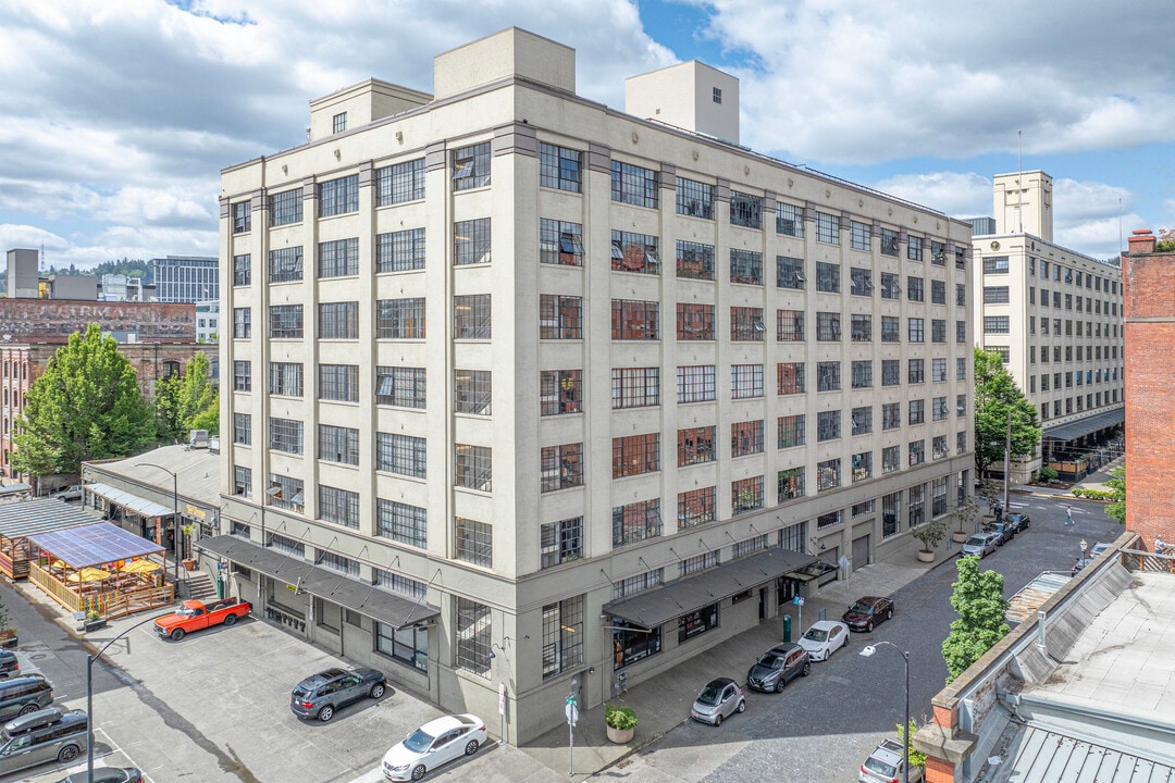 Irving Street Lofts in Portland, OR - Building Photo