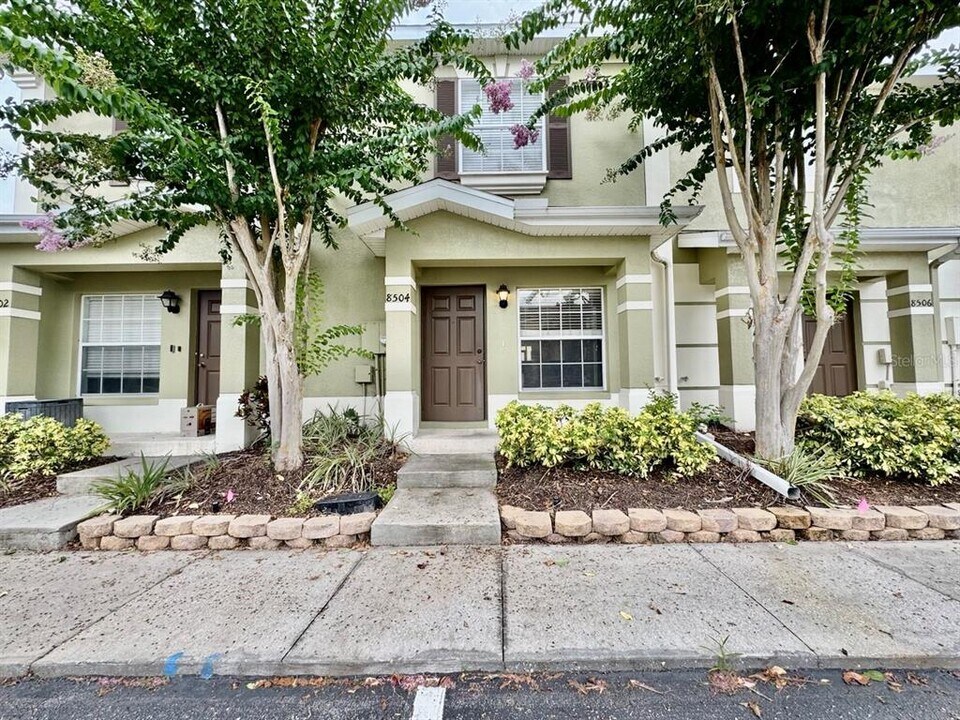 8504 Brushleaf Way in Tampa, FL - Foto de edificio