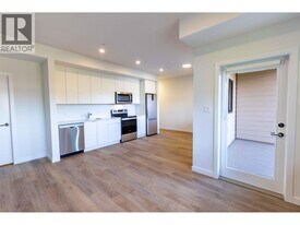 39180 Finch Dr in Squamish, BC - Building Photo