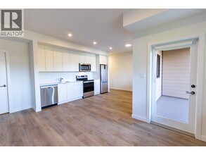 39180 Finch Dr in Squamish, BC - Building Photo - Building Photo