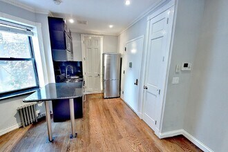 325 E 5th St, Unit B1 in New York, NY - Building Photo - Building Photo