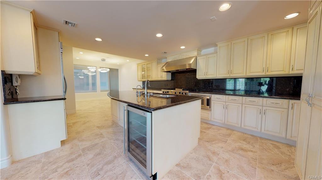 22500 N Summit Ridge Cir in Los Angeles, CA - Building Photo