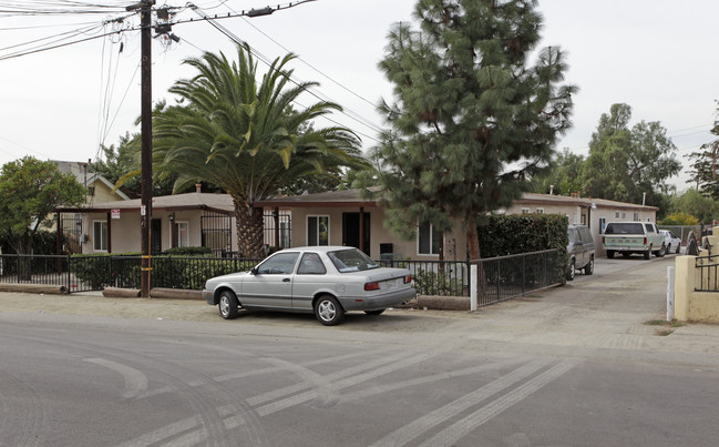 554-564 N 61st St in San Diego, CA - Foto de edificio - Building Photo