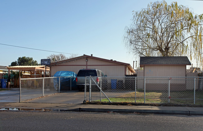 680-682 Soderquist Rd in Turlock, CA - Building Photo - Building Photo