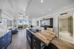 401 Ocean Dr in Miami Beach, FL - Building Photo