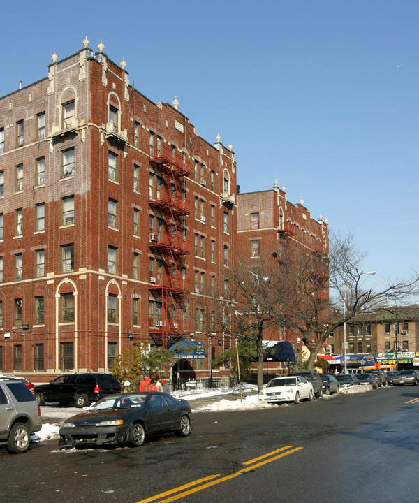 225 Parkside Ave in Brooklyn, NY - Building Photo