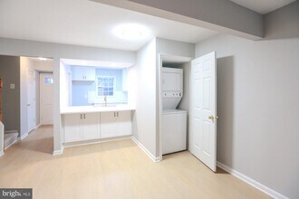 14470 Cool Oak Ln in Centreville, VA - Building Photo - Building Photo