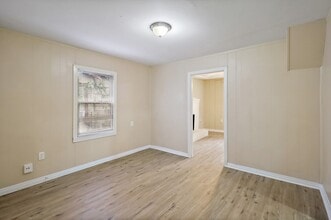 946 Milam St in Liberty, TX - Building Photo - Building Photo