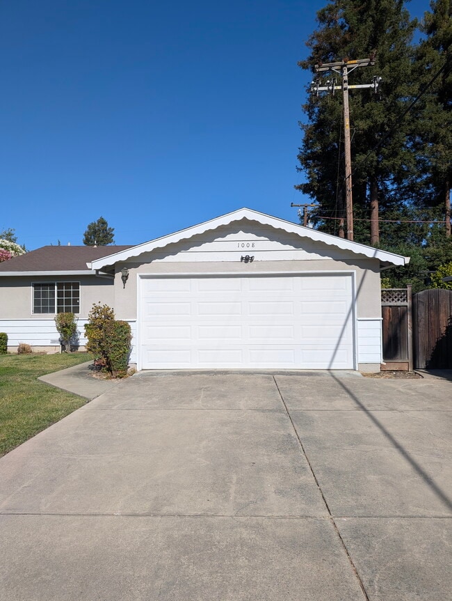 property at 1008 Huntingdon Dr