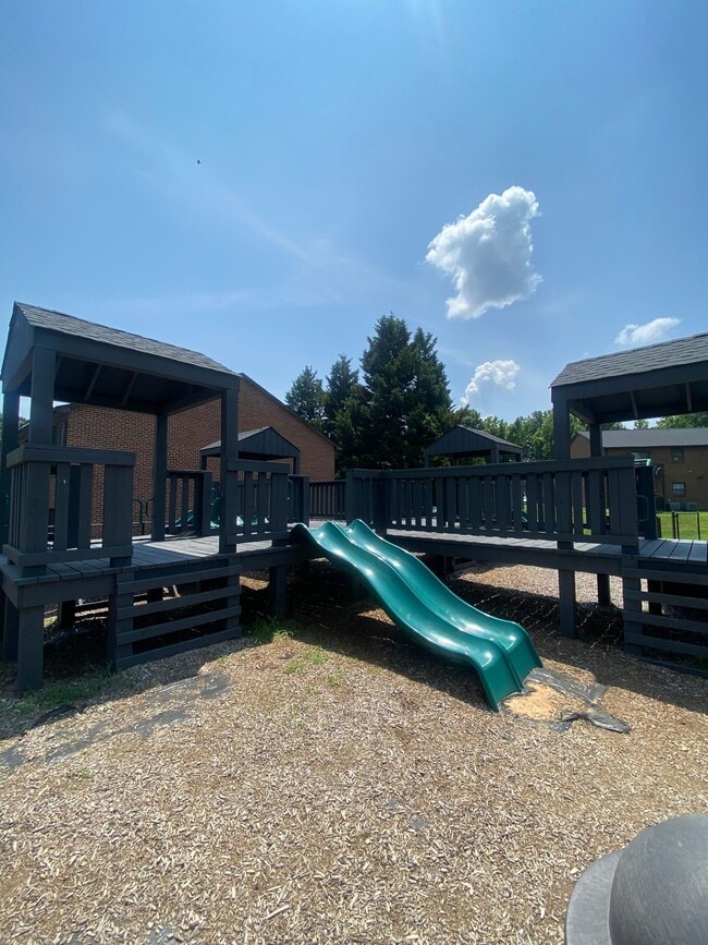 1218 Claxton Ridge Dr in Kernersville, NC - Building Photo - Building Photo