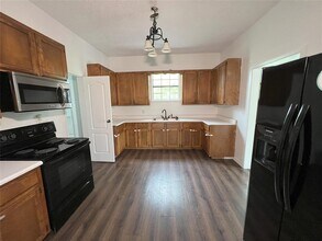 504 East St in Thrall, TX - Building Photo - Building Photo
