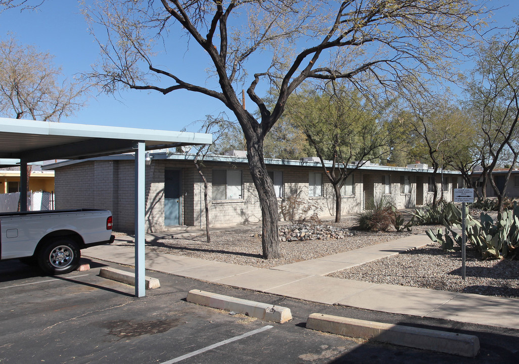 1502 N Bryant Ave in Tucson, AZ - Foto de edificio