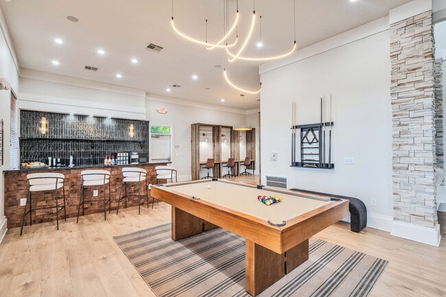 Villas Tech Village in Pflugerville, TX - Foto de edificio - Building Photo