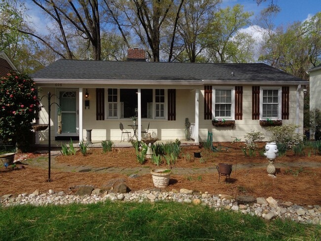 608 Knollwood St in Winston-Salem, NC - Building Photo - Building Photo