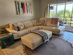 2100 Benjamin Franklin Dr, Unit 302 in Sarasota, FL - Building Photo - Building Photo