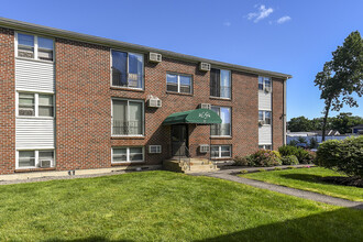 Leominster Gardens in Leominster, MA - Foto de edificio - Building Photo