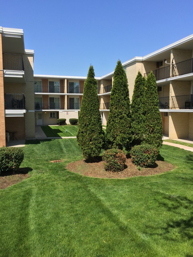 Meadow View Apartments in Blue Island, IL - Building Photo - Building Photo