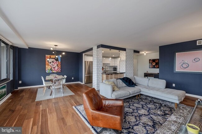 5500 Holmes Run Pkwy, Unit 1005 in Alexandria, VA - Foto de edificio - Building Photo