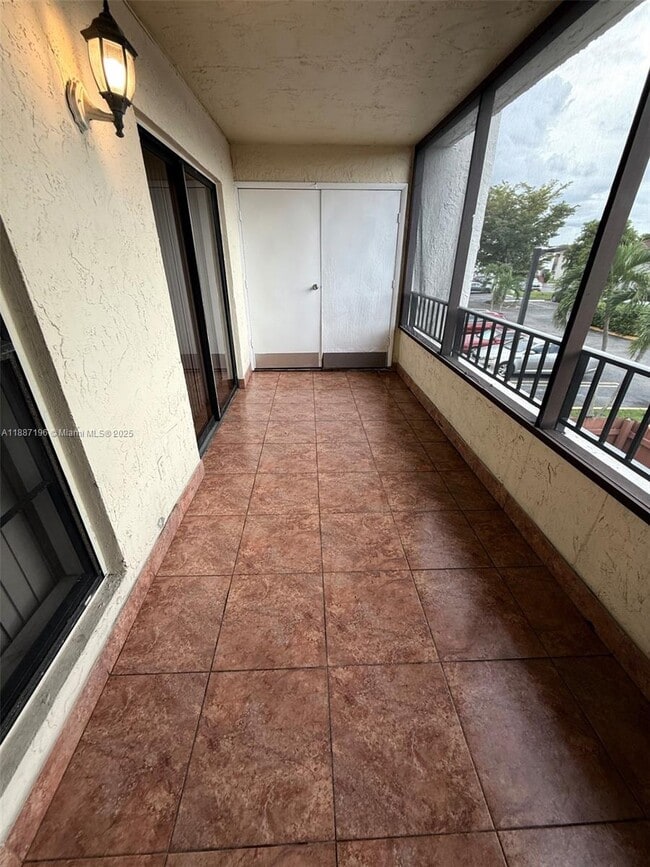 10843 NW 7th St in Miami, FL - Building Photo - Building Photo