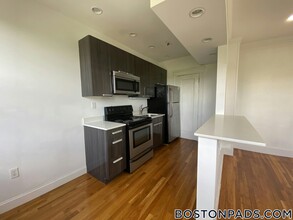 117 Park Dr in Boston, MA - Building Photo - Building Photo
