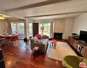 2508 Arizona Ave in Santa Monica, CA - Building Photo - Building Photo