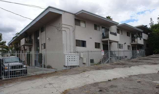 Mountain Villa Apartments in Tujunga, CA - Building Photo - Building Photo