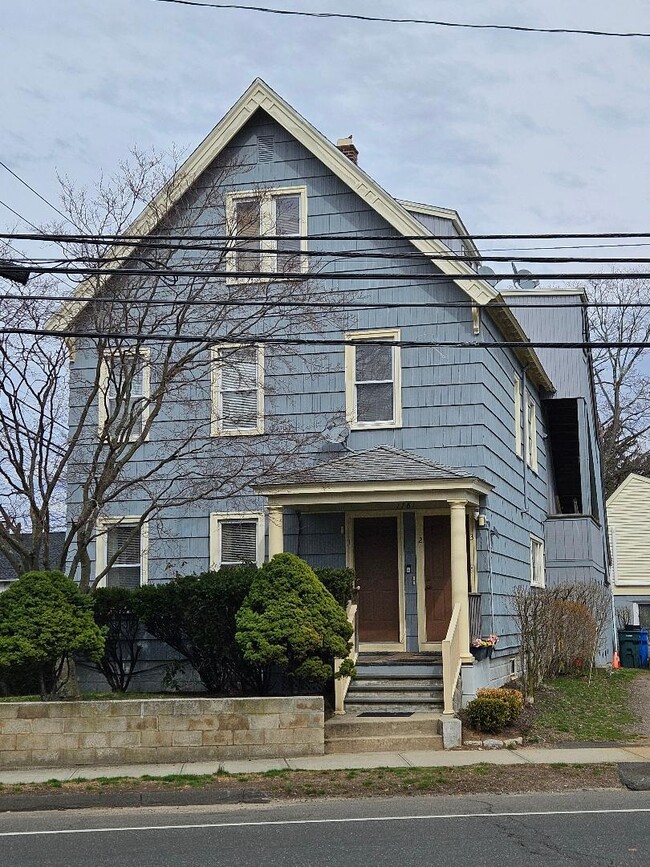 1781 State St, Unit 1 in Hamden, CT - Building Photo - Building Photo